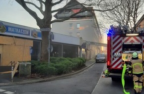 Feuerwehr Essen: FW-E: Starke Rauchentwicklung aus leerstehendem Ladenlokal