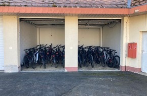 Polizeipräsidium Mittelhessen - Pressestelle Marburg-Biedenkopf: POL-MR: Marburg/ Cölbe: Polizei stellt 35 Pedelecs und Zubehör sicher- Ermittlungen dauern an