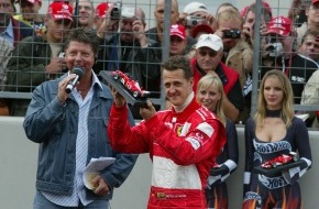 Mattel GmbH: Weltpremiere! Michael Schumacher präsentierte den ersten "Roten Hai" von HOT WHEELS an seinem Fan-Tag auf dem Nürburgring