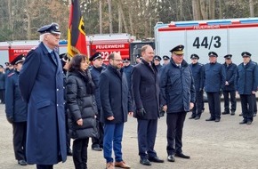 PIZ Infrastruktur, Umweltschutz und Dienstleistungen: Feierstunde zur Indienststellung des Brandschutzamtes der Bundeswehr / Staatssekret&auml;r &uuml;bergibt die Truppenfahne und damit die Leitung an Direktor Mirko Temmler