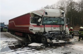 Polizeiinspektion Cuxhaven: POL-CUX: Polizeiinspektion Cuxhaven stellt Verkehrsunfallbilanz 2018 vor - Unfallgeschehen auf A 27 insbesondere im Baustellenbereich deutlich gestiegen - Polizei betreibt Projekt "Ablenkung im Führerhaus"