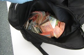 Polizeipr&auml;sidium Nordhessen: POL-KS: Sechs Festnahmen, 1, 5 kg Marihuana, 90 Gramm Kokain und mutma&szlig;liches Drogengeld bei Wohnungsdurchsuchung beschlagnahmt; Tatverd&auml;chtige warfen Drogenrucksack aus dem Fenster