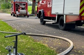 Kreisfeuerwehr Rotenburg (Wümme): FW-ROW: Brennt Hecke