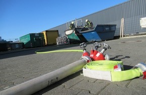 Feuerwehr Dinslaken: FW Dinslaken: Container- und Gewerbebrand