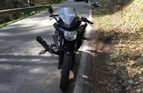 Polizeidirektion Neustadt/Weinstraße: POL-PDNW: Motorradfahrer bei Alleinunfall leicht verletzt