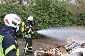 Freiwillige Feuerwehr Gemeinde Schiffdorf: FFW Schiffdorf: Brennender Lkw - Fahrer kommt zur Feuerwehr