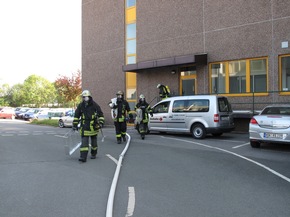 FW-AR: Vier Verletzte nach Vorfall bei Firma Umarex in Arnsberg-Neheim