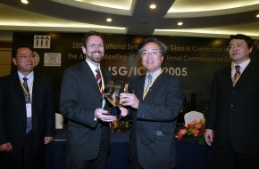 SCHOTT AG: Drei asiatische Wissenschaftler erhalten Otto-Schott-Forschungspreis 2005
