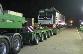 Polizeiinspektion Cuxhaven: POL-CUX: Polizei zieht zwei Schwertransporter wegen gravierender Mängel aus dem Verkehr / Großkontrolle auf A 27