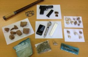 Polizei Düsseldorf: POL-D: Polizei zieht bewaffnete Drogendealer aus dem Verkehr - Haftrichter - Bilder der sichergestellten Gegenstände im Anhang