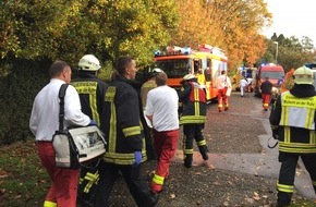 Feuerwehr Mülheim an der Ruhr: FW-MH: Couragierte Ersthelfer retten Senior aus Wasserlauf