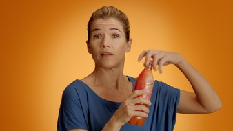 Schweppes: Neue Kampagne: Entertainerin Anke Engelke wirbt für Schweppes Fruity