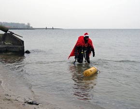 Deutsche Marine - Pressemeldung (Report): Zu Weihnachten &quot;beißen Marinesoldaten die Zähne zusammen&quot;