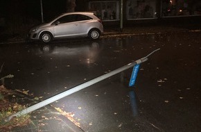 Polizei Hagen: POL-HA: Mehrere Straßenschilder in Boele umgeknickt - Polizeibeamte stellen 35-jährigen Tatverdächtigen