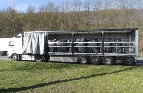 Polizeipräsidium Nordhessen - Kassel: POL-KS: Autobahnpolizei stoppt gefährlich beladenen Sattelzug auf A 44: Verantwortlichen erwartet hohes Bußgeld