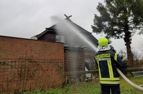 Kreisfeuerwehrverband Segeberg: FW-SE: Am Dienstagmorgen wurde die Freiwillige Feuerwehr Hartenholm gegen 10:30 Uhr mit dem Einsatzstichwort "Feuer Groß, von der Rettungsleitstelle Holstein alarmiert.