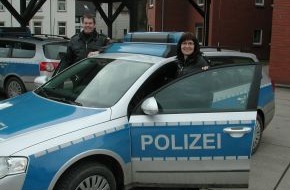 Polizeiinspektion Hameln-Pyrmont/Holzminden: POL-HOL: Polizeikommissarin Christiane Thiel: "Der Polizeiberuf  ist Berufung!" - 27jährige fühlt sich im Polizeikommissariat Holzminden sehr wohl  -