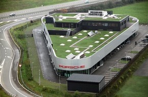 Porsche Schweiz AG: Porsche Zentrum Zug eröffnet in Rotkreuz / Sportwagenhersteller bezieht neuen Hauptsitz