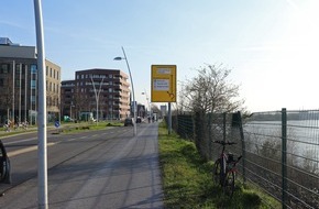 Polizei Mettmann: POL-ME: E-Bike-Fahrer bei Zusammenstoß schwer verletzt - Monheim am Rhein - 2003109