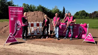 Deutsche Telekom AG: Haibach Spatenstich: Telekom startet Glasfaserausbau