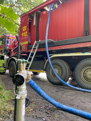 FW-MH: Bundesamt für Bevölkerungsschutz und Katastrophenhilfe und Feuerwehr Mülheim an der Ruhr organisieren Trinkwassernotversorgung im Katastrophengebiet