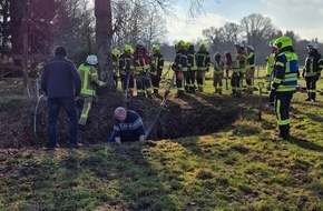 Kreisfeuerwehr Oldenburg: FW-OLL: Pferdrettung aus Graben