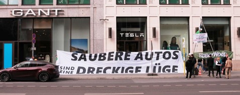Robin Wood e.V.: Tesla-Store in Berlin bekommt Besuch von ROBIN WOOD-Aktivist*innen