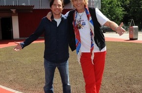 TELE 5: Großer Star-Talk auf TELE 5:  Thomas Gottschalk und der Herr des "Bullyversums"  Michael 'Bully' Herbig   'Gottschalk'-Special jeweils Freitag, 29.07. und 05.08., 20.00 Uhr (mit Bild)