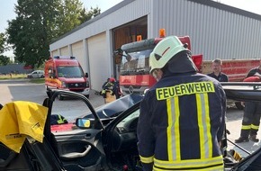 Freiwillige Feuerwehr Borgentreich: FW Borgentreich: Fortbildung mit WEBER RESCUE - Technische Hilfeleistung Verkehrsunfall