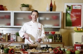 REWE Group: REWE präsentiert Vitalitätsprogramm im Fernsehen - DFB Sternekoch Holger Stromberg kocht auf Sat.1
