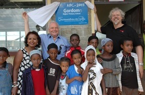 Stiftung Menschen für Menschen: Eckart Witzigmann und Ralf Bos eröffnen mit Almaz Böhm neue Schule in Äthiopien (mit Bild)