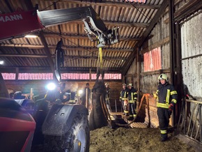 FW-AUR: Gro&szlig;tierrettung auf landwirtschaftlichem Anwesen