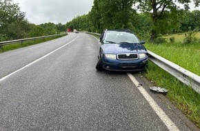 Polizeidirektion Trier: POL-PDTR: Verkehrsunfall im Begegnungsverkehr, LKW-Fahrer verhindert Schlimmeres