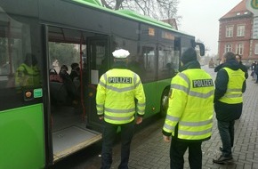 Polizeidirektion Göttingen: POL-GOE: 3G-Regel im ÖPNV: Einsatzkräfte der Polizeidirektion Göttingen verzeichnen bei Kontrolltag mehr als 1000 Verstöße