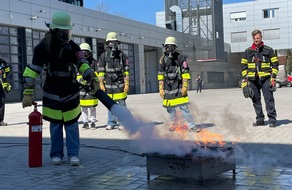 FW-M: Girlsday bei der Feuerwehr München (Stadtgebiet)