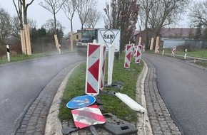 Polizeidirektion Neumünster: POL-NMS: 241204-1-pdnms Zeugen und Hinweisgeber nach Verkehrsunfallflucht in Christiansholm gesucht