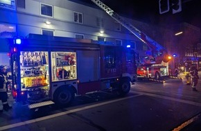 Feuerwehr der Stadt Arnsberg: FW-AR: Brandeinsatz in Papierfabrik
