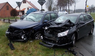 Polizei Minden-Lübbecke: POL-MI: Zusammenstoß im Kreuzungsbereich