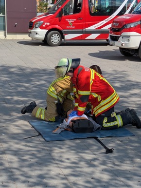 FW LK Esslingen: Erfolgreicher Abschluss der Feuerwehr-Grundausbildung im Landkreis Esslingen