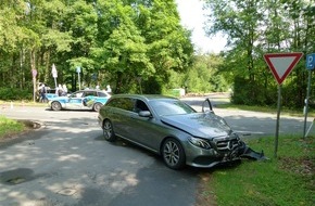 Polizei Münster: POL-MS: Fahrzeug flüchtet - Polizeiwagen verunfallt - 24-Jähriger festgenommen