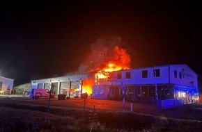 Polizeiinspektion Wilhelmshaven/Friesland: POL-WHV: Brand einer Fahrzeughalle