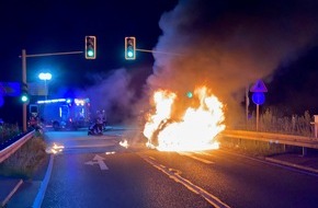 Feuerwehr Offenburg: FW-OG: Offenburger Ei - Kleinwagen brennt vollständig aus