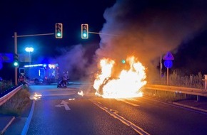 Feuerwehr Offenburg: FW-OG: Offenburger Ei - Kleinwagen brennt vollständig aus