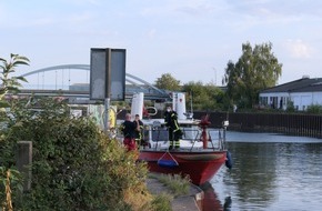 Feuerwehr Dortmund: FW-DO: Do-Hafen Tankweg / Person im Wasser