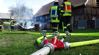 Freiwillige Feuerwehr Werne: FW-WRN: FEUER_2 - Wehralarm - Brennt Schuppen am Haus
