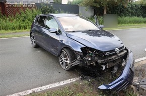 Kreispolizeibehörde Herford: POL-HF: Auto kommt von Fahrbahn ab - Grundstückseinfahrt beschädigt