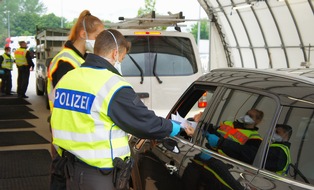 Bundespolizeidirektion München: Bundespolizeidirektion München: Mit Hilfe illegal über die Grenze / Festnahmen bei Grenzkontrollen