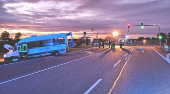 Polizeidirektion Neustadt/Weinstraße: POL-PDNW: Vollsperrung L516 nach Unfall - zum Glück nur zwei Leichtverletzte