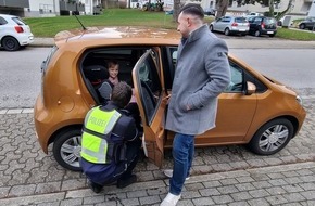 Polizei Bochum: POL-BO: Kinder richtig angeschnallt? Polizei führte Kindersitz-Kontrollaktion an der KiTa Wasserstraße in Bochum durch