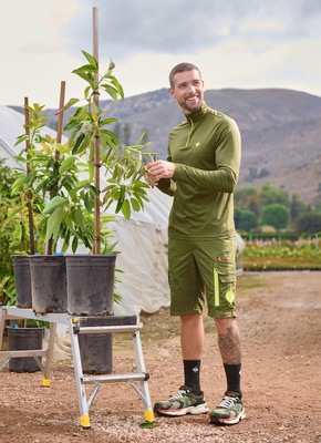 Sonnenschutz bei der Gartenarbeit &ndash; Neue UV-Schutzshirts von Strauss